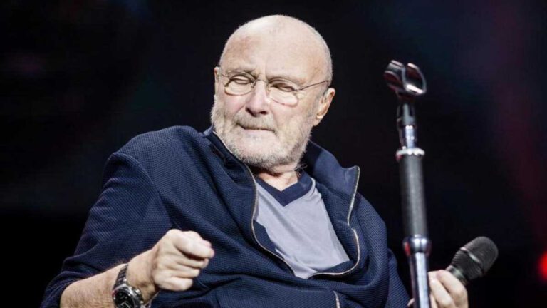 Phil Collins très malade, au plus mal : le chanteur méconnaissable en étant gravement affaibli,… le choc !